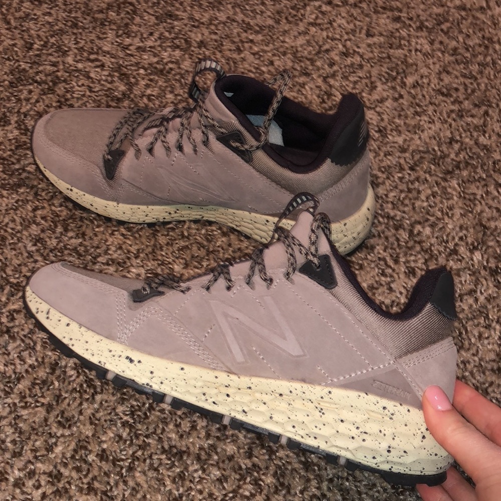 Women’s lightweight hiking shoes